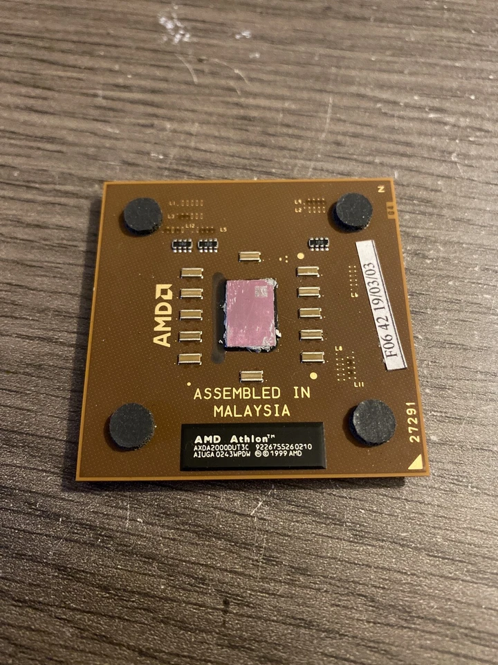 CPU AMD Athlon XP AXDA2000DUT3C socket 462 2000 Socket A Desktop fisso - Immagine 1 di 1