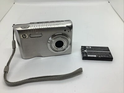 HP PhotoSmart R927xi 8.2MP Digital Camera - Silver No Accessories - Untested - Image 1 of 4