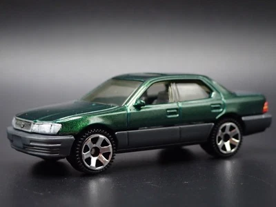 Modello Auto Diecast Collezionabile In Scala 1/64 LEXUS LS 400 Verde 1992-1994 - Immagine 1 di 4