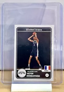 VICTOR WEMBANYAMA RC GLOBAL ICONS 23-24 PANINI STICKER #77 ROOKIE MINT SP FRANCE - Foto 1 di 2