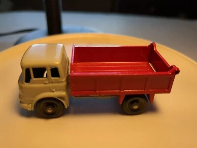 1961 Lesney Matchbox No. 3-B Bedford 7.5 Ton Tipper Truck, Grey cab w/Red dump - Image 1 of 4