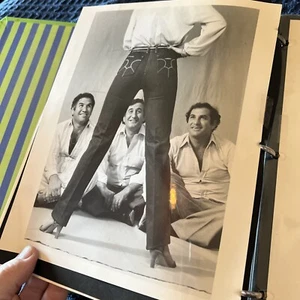Jordache Jeans Original 1981 Vintage Runway 31 Fashion Photos Binder Promotional - Picture 1 of 12