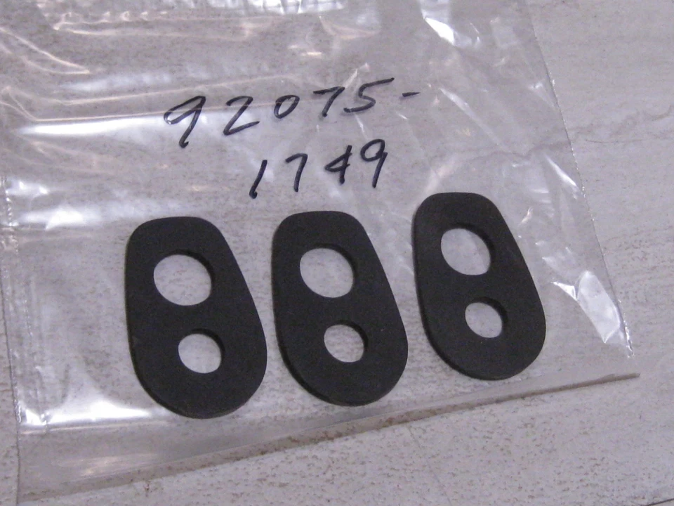 KAWASAKI NINJA ZX600RX/ZX600R/250R СИГНАЛЬНЫЙ АМОРТИЗАТОР КАУЧУКИ (3) НОВЫЕ ИЗ СТАРЫХ ЗАПАСОВ! - Изображение 1 из 1