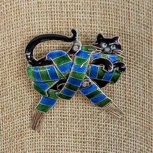 Spilla vintage Zarah smaltata gatto nero aggrovigliato in una sciarpa argento sterling - Foto 1 di 8