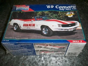 Monogram Maßstab 1:25 '69 Chevy Camaro Indy Pace Car Plastik Modellauto Bausatz #2459 - Bild 1 von 3