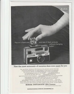 Original 1965 Kodak Instamatic 804 Cámara Revista Anuncio "Pop on a Flashcube..." - Imagen 1 de 1