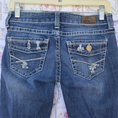 BKE Stella 牛仔裤 25x33.5 靴型蓝色棉混纺刺绣口袋 — 第 1/4 张图片