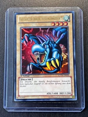Yu-Gi-Oh! Geflügelter Drache, Festungswächter 1 LCYW Ultra Rare Near Mint 1. - Bild 1 von 4