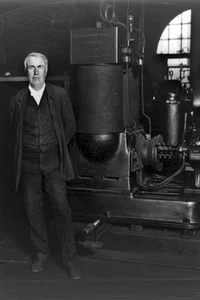New 5x7 Photo: Inventor Thomas Edison and his Original Dynamo at Edison Works - Picture 1 of 1