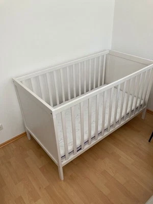 Sundvik Kinderbett Wie Neu / Weiß / 140x70 Ikea Inkl Hochwertiger Matratze  - Bild 1 von 3