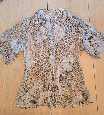 Б/у женская шелковая прозрачная блузка с леопардовым принтом на пуговицах размер Med - Изображение 1 из 4