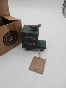 Fantastica statuina in ghisa Boyds Bears Huck's Soap Box Racer - Foto 1 di 8