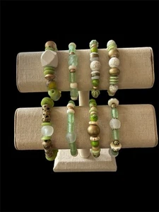 Lot Of 8 Spring Fresh Minty Green Unique Hand Crafted Stretch Boho Bangles. - Picture 1 of 3