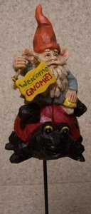 Garden Accent Welcome Gnomies Gnome NEW freestanding or mount on a stake - Picture 1 of 4