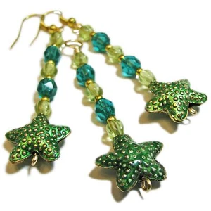 Juego de pendientes y colgantes de cuentas de vidrio y estrellas de mar verdes atemporales de SoniaMcD - Imagen 1 de 9