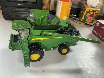 1/64 John Deere X9 1000 Combine, VGC - Image 1 of 4