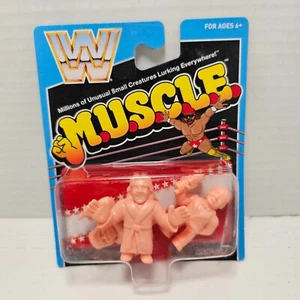 M.U.S.C.L.E. Paquete de 3 figuras de lucha libre profesional WWF WWE NUEVAS/SIN USAR, EN CAJA *Tarjeta/Burbuja Dings - Imagen 1 de 5