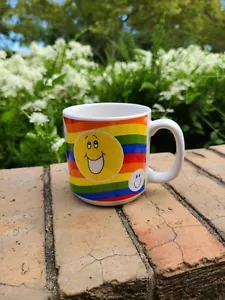 Taza de café arco iris vintage Russ Berrie Happy Face 3,5" de alto orgullo - Imagen 1 de 3