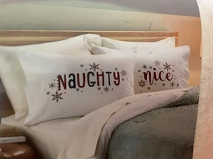 Travieso y Bonito Juego de 2 Fundas de Almohada de Franela Navidad ~ Nuevo con Etiquetas - Imagen 1 de 5
