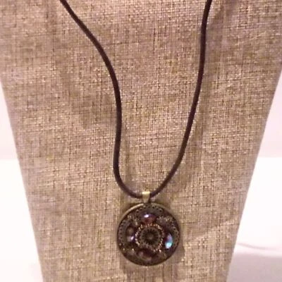 Collar medallón con cuentas colgante extraíble Cookie Lee con cordón de cuero nuevo con etiquetas Foto 1 de 4