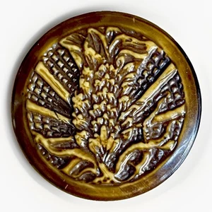 LG Vintage Celluloid 1-PC 1930’s Wafer Button With Unknown Flower And Sun Rays - Picture 1 of 2