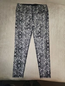 Victoria's Secret Sport Womens Black White Gray Snake Knockout Tight Leggings L - Picture 1 of 14