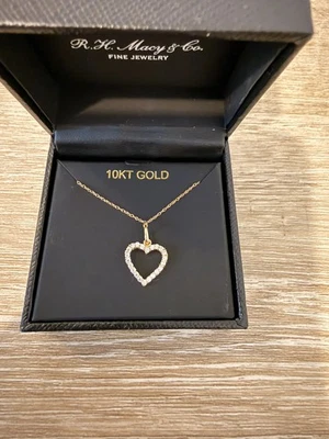 RH Macey’s 10KT Gold Diamond Heart Necklace. - Image 1 of 3