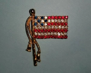~American Flag Pin/Brooch~Rhinestones Gold Tone~Beautiful Pin~ - Picture 1 of 3