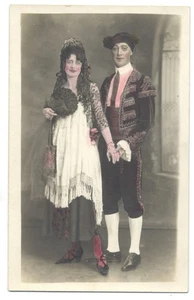 Gran RPPC de estudio tintado - pareja en DISFRACES ESPAÑOLES ca1910 - Imagen 1 de 2