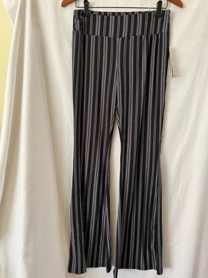 Pantalones acampanados No Boundaries para mujer junior negros hollín rayas tallas S, L, XXL Foto 1 de 4