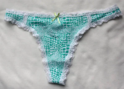 Tanga verde con encaje - talla grande Foto 1 de 4