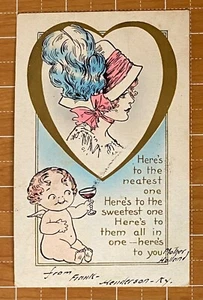 Brindis de querubín belleza en sombrero de plumas grande ~ Drayton sin firmar ~ Postal de San Valentín - Imagen 1 de 2