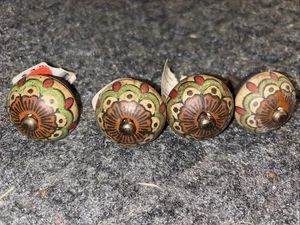 Perilla de cajón decorativa de cerámica crema Hobby Lobby 4 Anthropologie - Imagen 1 de 3