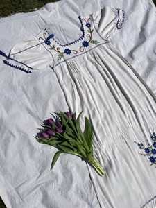 Vintage 70s Size 8 White Blue Embroidered Folk Peasant Maxi Dress - Picture 1 of 14