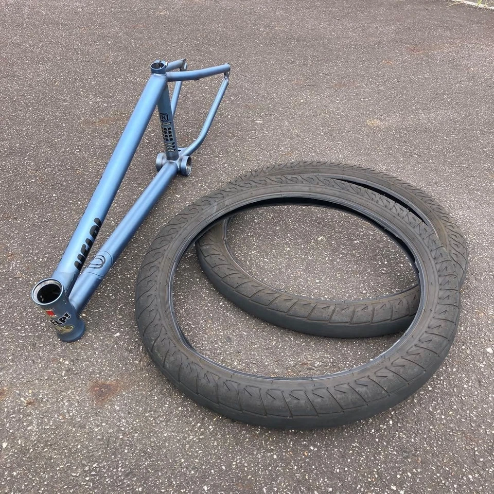 [Aichi Mikawa Hand Delivery] KINK BMX WILLIAMS Frame & Tire - Image 1 of 4