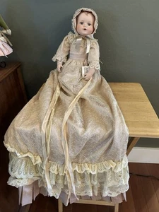 Vintage Wayne Kleski Porcelain Musical Baby Doll Louisa Katherine Collection - Picture 1 of 8