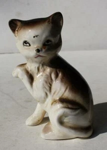 Cat Kitten Figurine Paw Up Ceramic Porcelain Hand Painted Made in Japan CUTE --- - Picture 1 of 1
