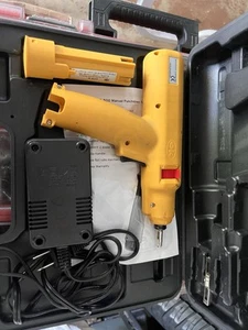 Jonard EBP Series Battery Powered Punch Down Tool. 110/66 Blade 7.2V - Afbeelding 1 van 3