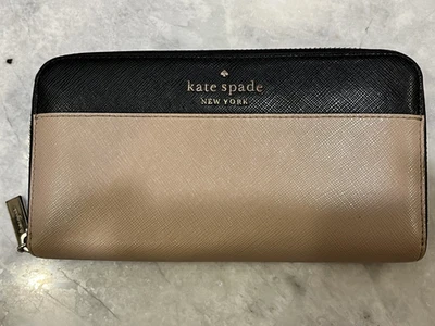 Cartera sin asas Kate Spade acordeón cremallera beige/negro cuero saffiano nueva sin etiqueta Foto 1 de 4