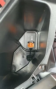 Yamaha X-MAX 125, 300, 400 Batterie Steckdose für Yamaha Batterie-Ladegerät - Bild 1 von 9