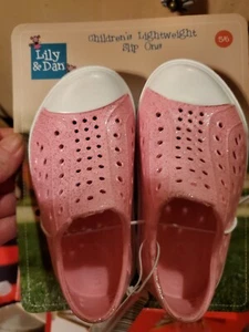 LILY & DAN TODDLER CHILDRENS LIGHTWEIGHT SLIP On RUBBER WATER SHOES SIZE 5/6 - Picture 1 of 4