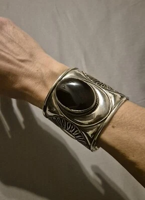 Bracciale a polsiera in argento 925 con onice - Immagine 1 di 4