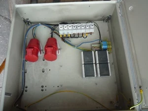 STROMVERTEILERKASTEN-BAUSTROM-BAU-STROM-VERTEILER-KASTEN-BAUSTROMKASTEN-220/380V - Bild 1 von 4