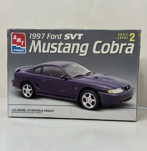 AMT 1997 Ford SVT Mustang Cobra escala 1/25 1996 kit modelo 8231 - nuevo, caja abierta - Imagen 1 de 9