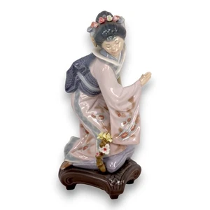 Lladro Geisha with Flowers Figurine Porcelain Glossy Finish Vintage 1984 - Picture 1 of 10