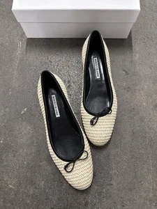 Manolo Blahnik Veralli 10 Raffia Flats Light Khaki & Black 40 $725 - Picture 1 of 9