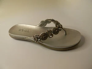 NIB Womens Kenneth Cole Silver Sandals Size 7M - Picture 1 of 10