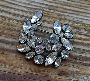 Vintage brooch, retro jewelry for her, brooch with rhinestones - Picture 1 of 9