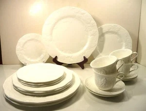 Wedgwood Strawberry & Vine 4 x 5 Piece Place Settings- Dinner Salad Bread 20 pc - Picture 1 of 11