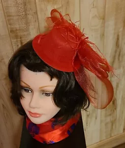 Ganz rote Mini Mütze mit großer Rosshaarschleife und Drapierung - limitierte Stückzahl - Bild 1 von 11